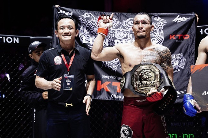 Trần Quang Lộc của võ đường Liên Phong đã thành công bảo vệ đai vô địch MMA LION Championship 