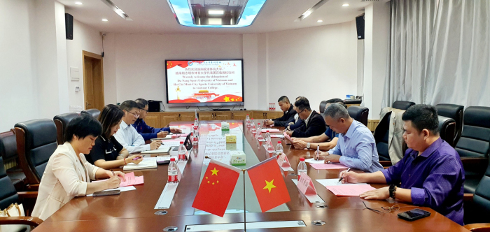 USH - Đoàn cán bộ tham dự Khai mạc Đại hội thể thao sinh viên Trung Quốc lần thứ nhất tại thành phố Nam Ninh, tỉnh Quảng Tây, Trung Quốc.